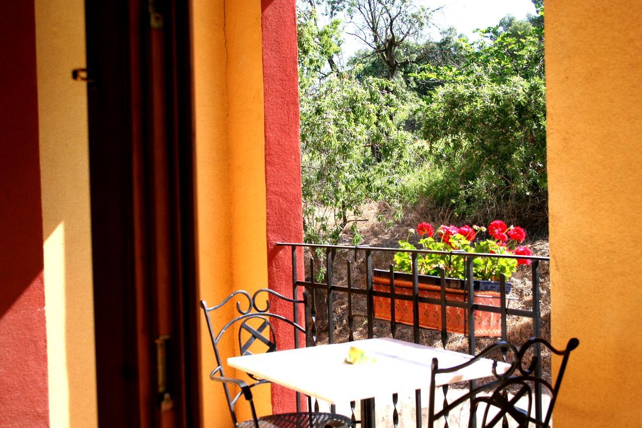 Podiumberg Hotel Quatretondeta Екстериор снимка
