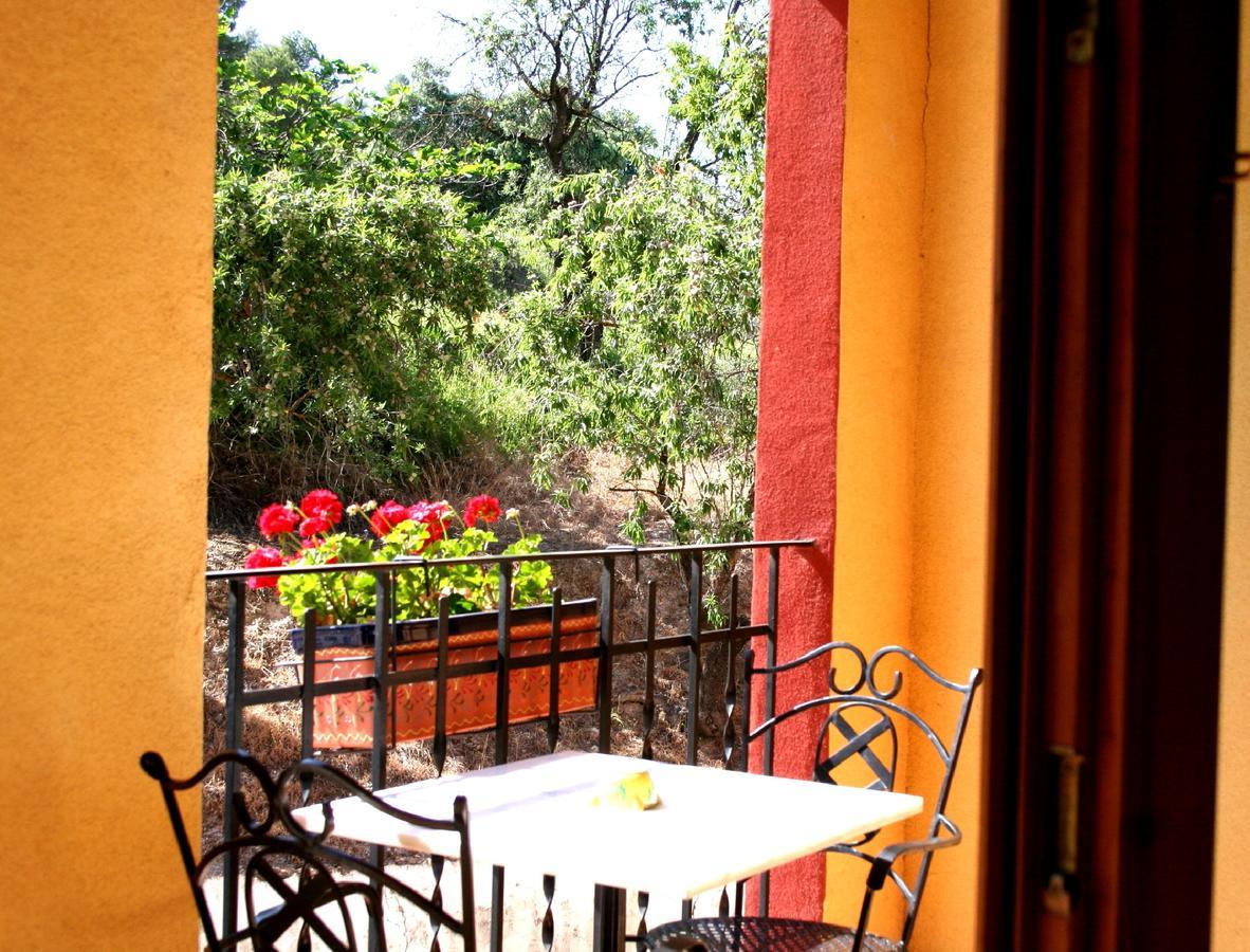 Podiumberg Hotel Quatretondeta Екстериор снимка